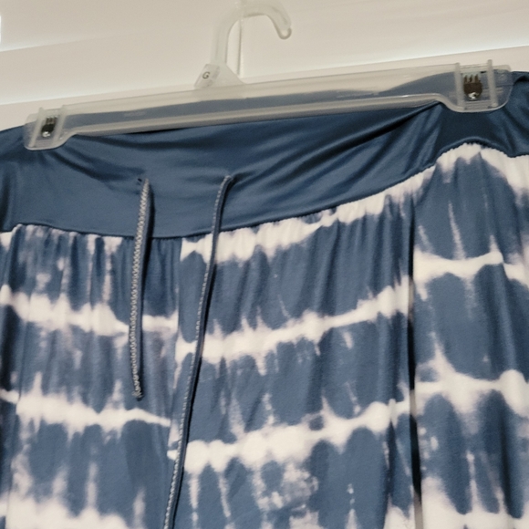 Floral Blooming Blue & White Lounge Pants - NWT - Size 2XL - Picture 4 of 7